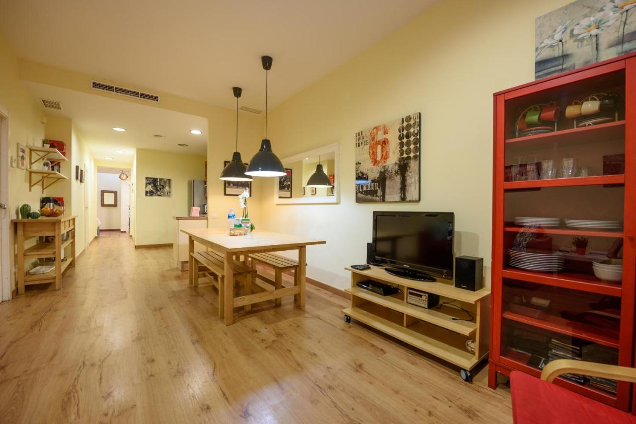 Ramblasrentals Chic & Spacious Flat Pool Table 15M Ramblas - Parking - Wifi Barcelona Eksteriør bilde