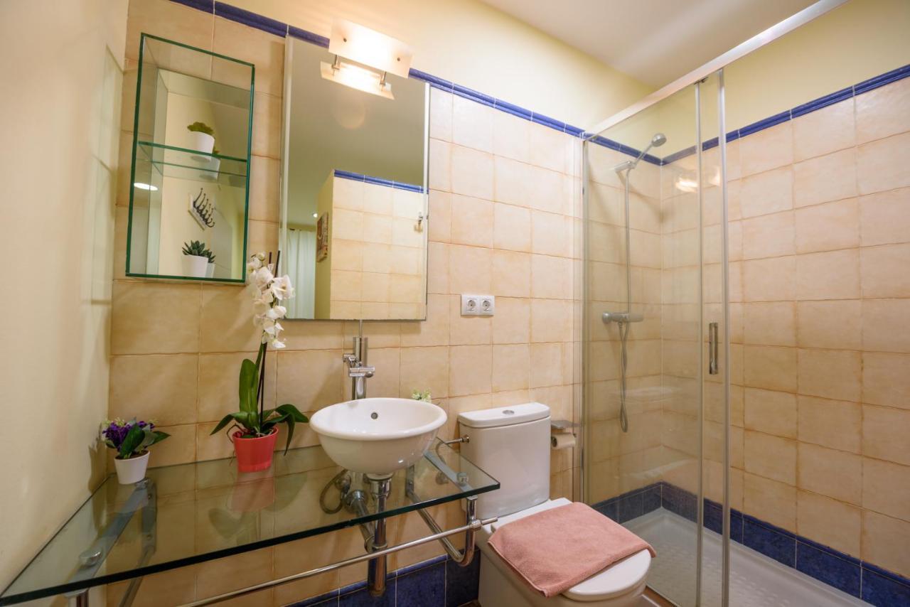Ramblasrentals Chic & Spacious Flat Pool Table 15M Ramblas - Parking - Wifi Barcelona Eksteriør bilde